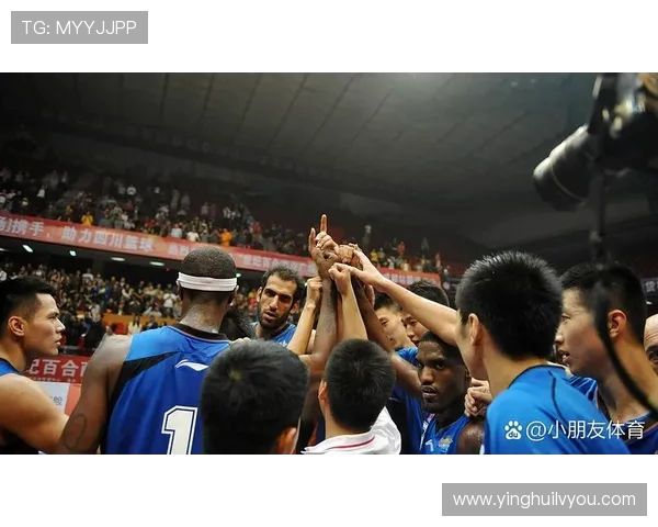 热火与凯尔特人激战正酣球迷期待精彩对决与逆转时刻